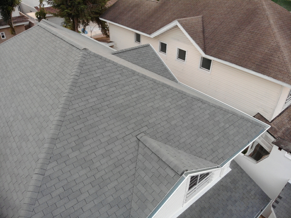 Empresa especializada em construcao de telhados shingle Empresa especializada em construcao de telhados shingle